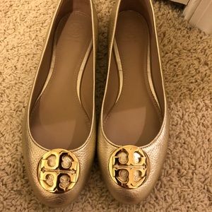 Tory Burch Ballet Flats in metallic gold